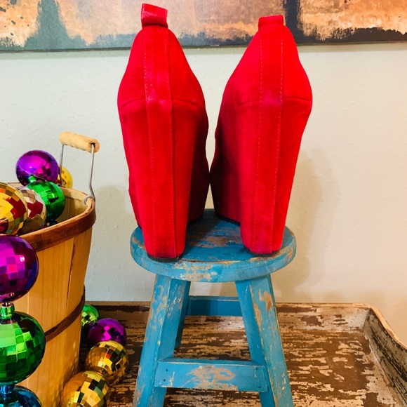 ALDO RED SUEDE WEDGES ๐ 7 - Picture 4 of 6